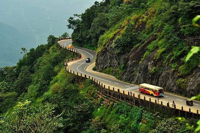 Munnar–Thekkady Hill Escape